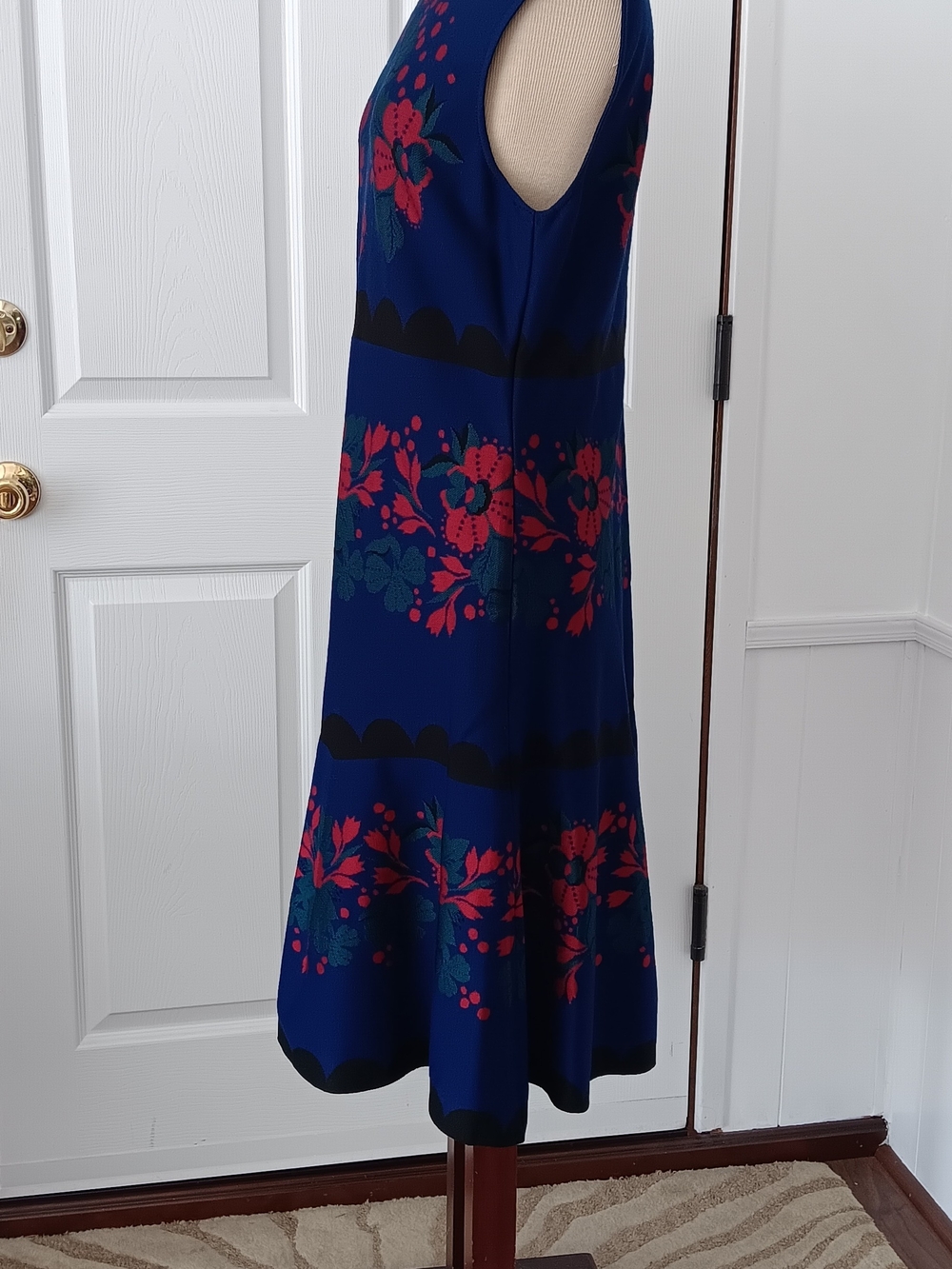 St. John Blue Floral Sleeveless Dress - Picture 5 of 10